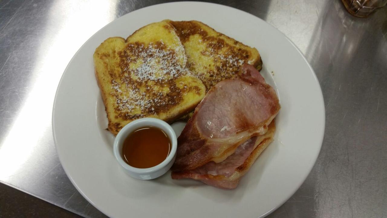 Bed and Breakfast Lynch'S On The Pier Castletownbere Exterior foto